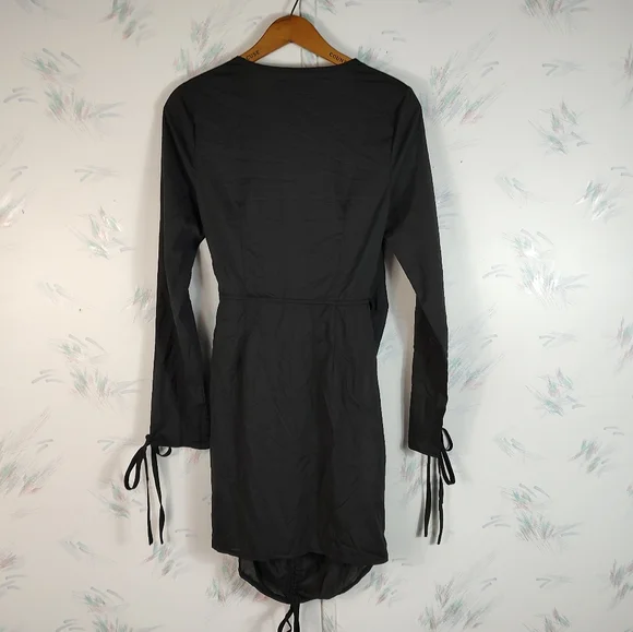 PrettyLittleThing Black Plunge Mini Dress Ruched Bodycon NWT Size 6 - Picture 12 of 14